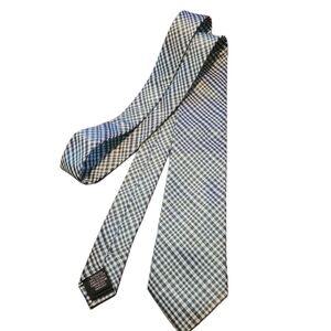 Le Chateau silk tie